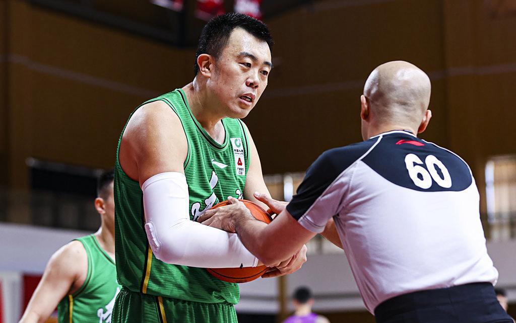 接班韩德君!新辽篮队长没悬念,不学胡明轩模式,李晓旭只打1年